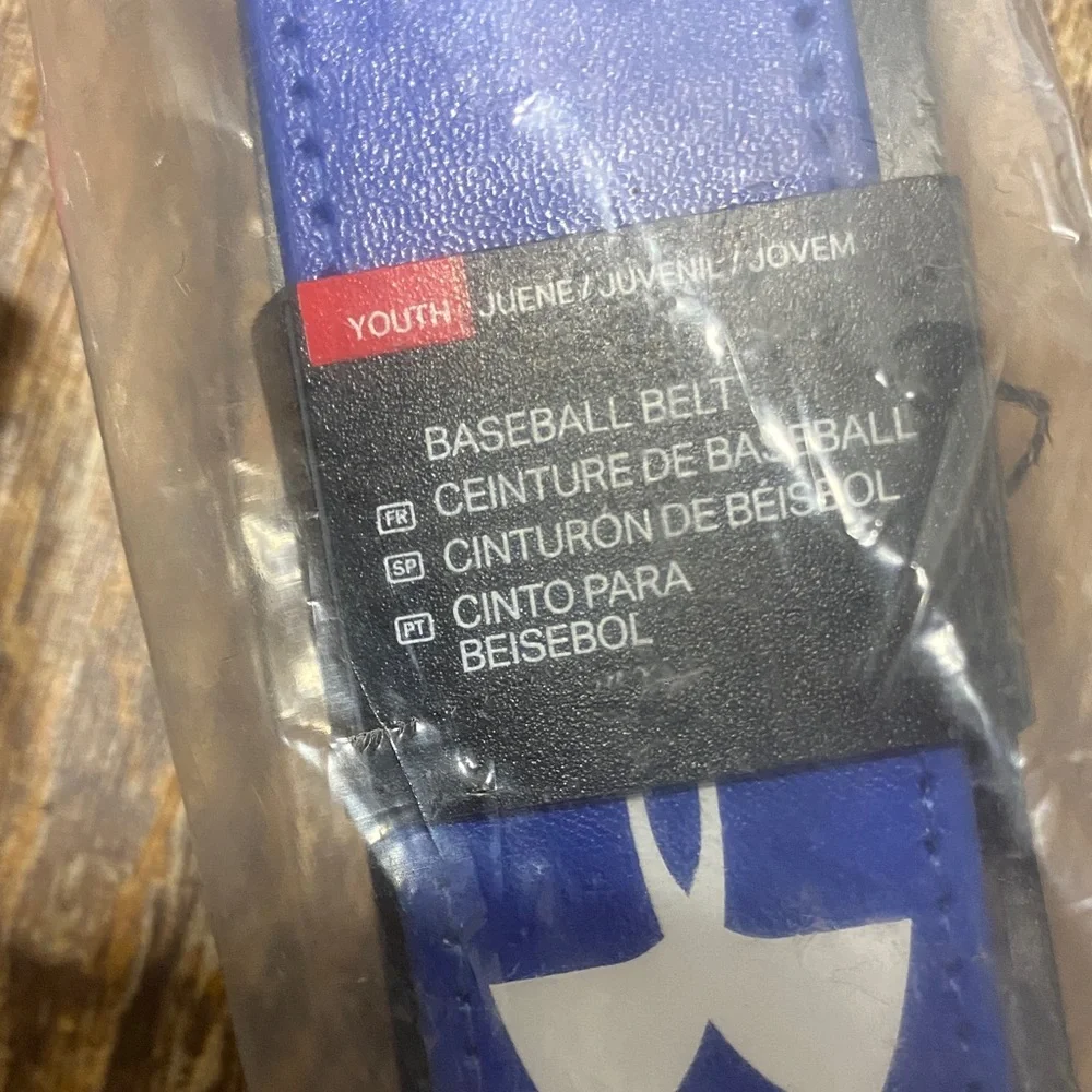 NWT Under Armour Baseball belt & Blue‎ Athletic Socks youth